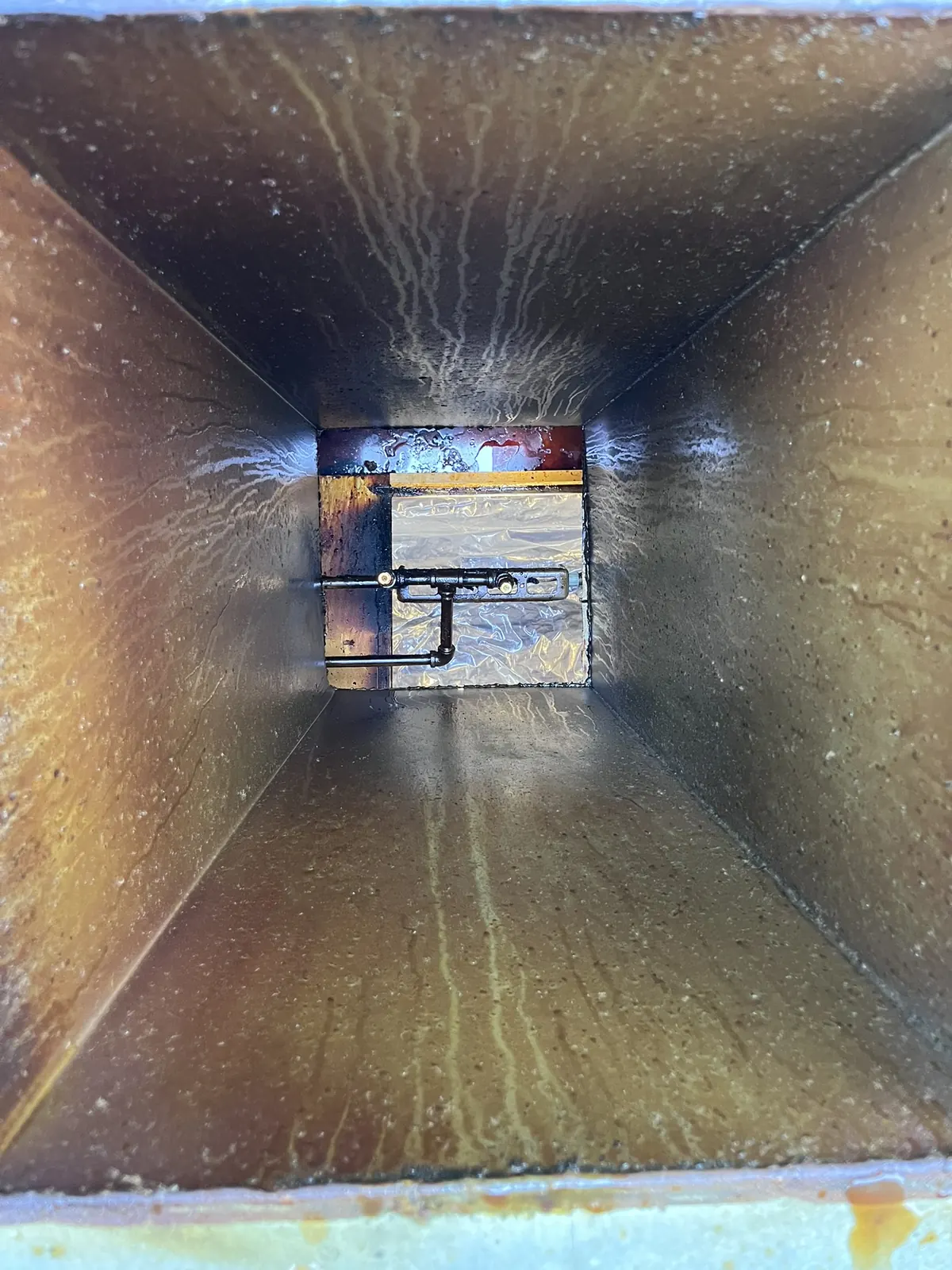 Vertical exhaust duct before cleaning