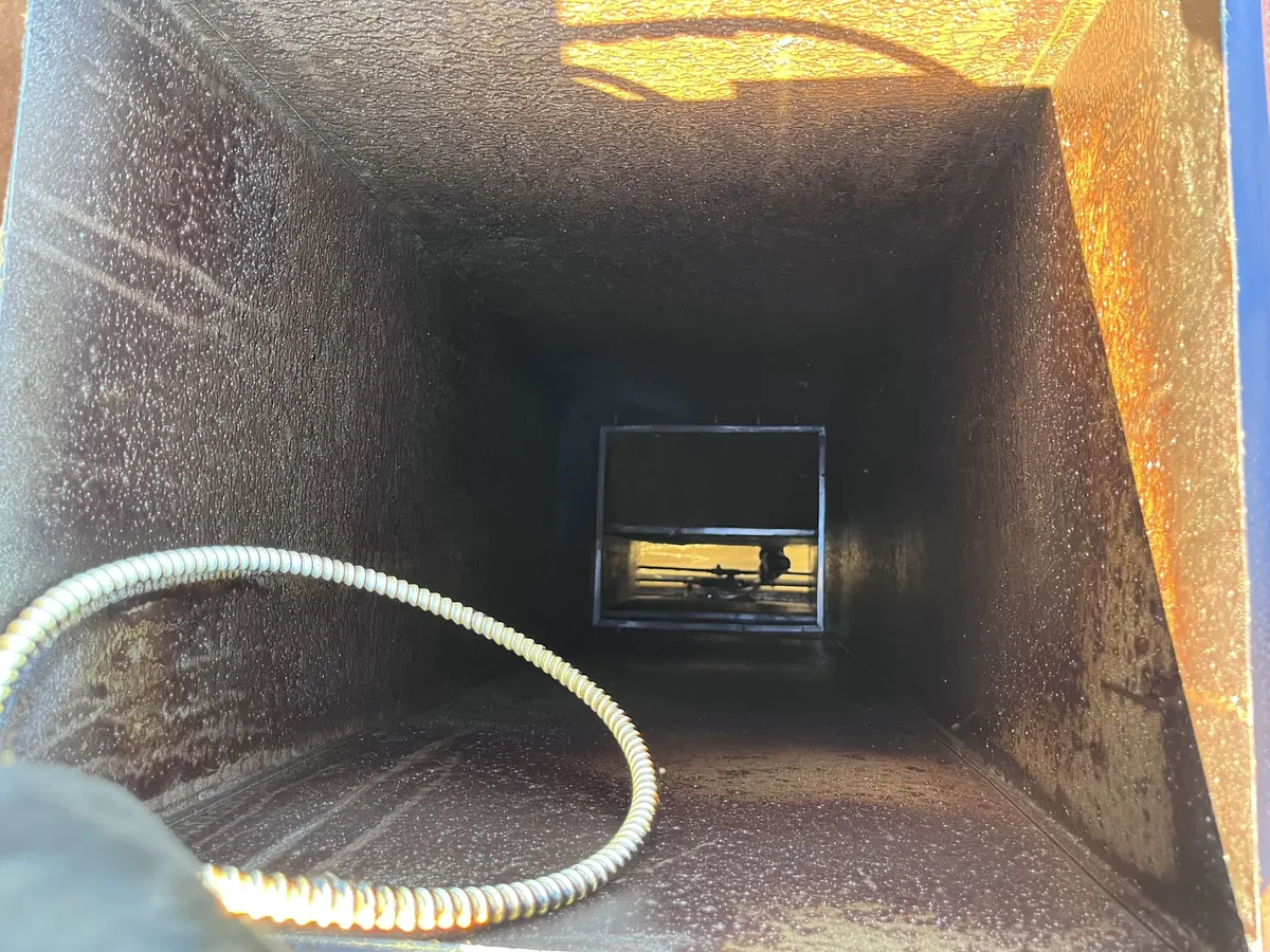 Horizontal duct run before cleaning